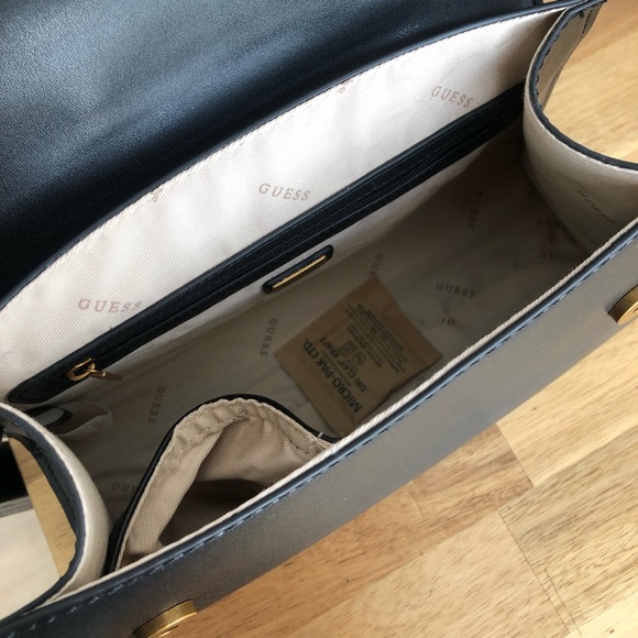Guess bag ‼️SOLD‼️ - Picture 6 of 7